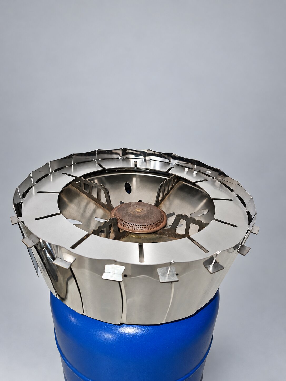 Stainless steel gas wind protector fitted on a gas cooker top and gas bottle