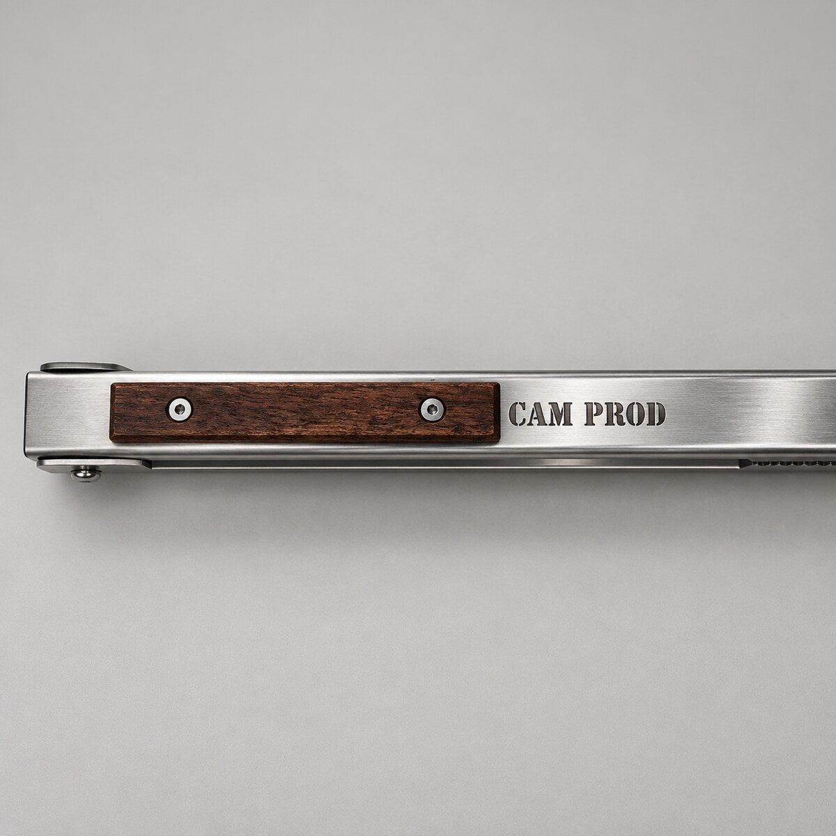CAM braai tongs hardwood handle detail