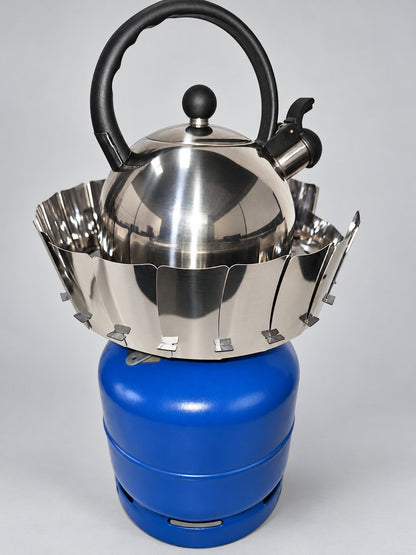 Gas wind protector with sleeves up around a camping kettle